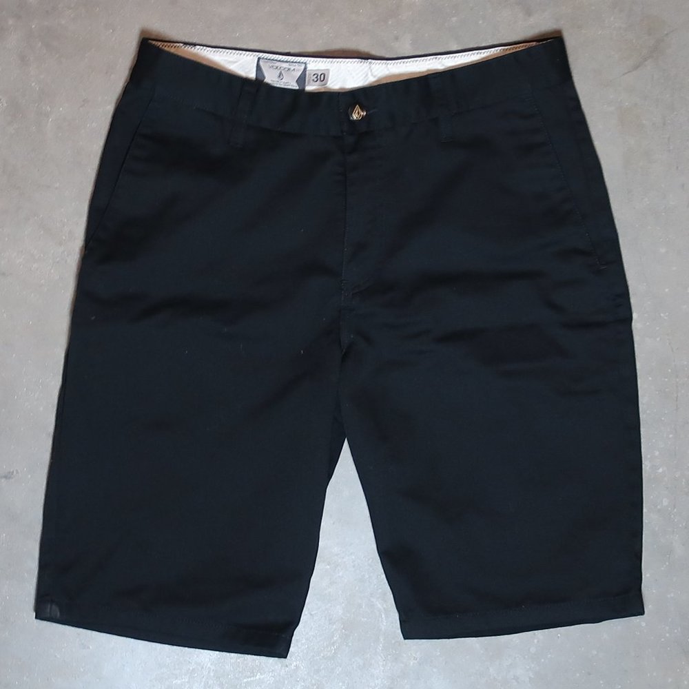 Volcom. Men's 30. Shorts. Black.